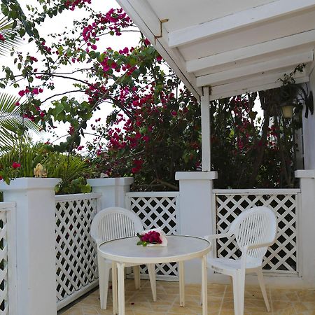 Tingum Village Hotel Dunmore Town Exterior foto